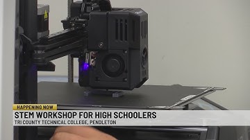 Highschool students learn 3D printing