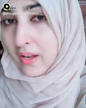 Wanita cantik baca alquran sangat merdu