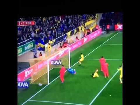 هدف دوس سانتوس على مرمى برشلونة