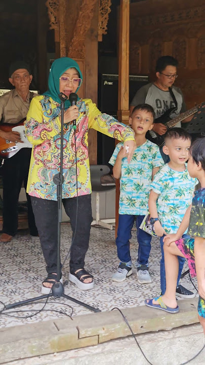 DINA MARIANA DALAM  KENANGAN SAAT NGAJAK CUCUNYA BERNYANYI.....INGAT KAMU#sorts