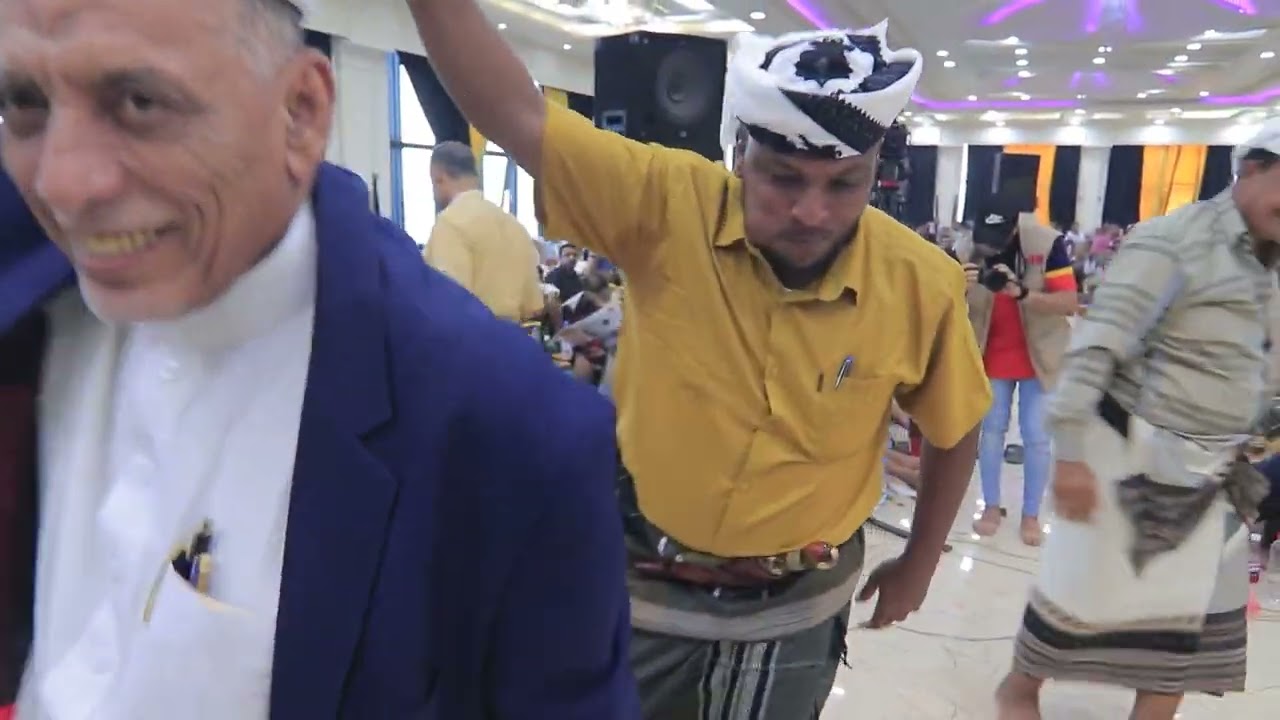 احمد قاسم العدني - انتي السبب واعيوني