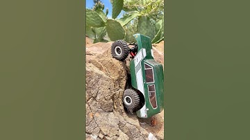 I DONT KNOW HOW THIS HAPPENED!!!🤷🏻😱 #RC #rccrawler #rccar #rccrawlercraze #ascent18 #impossible