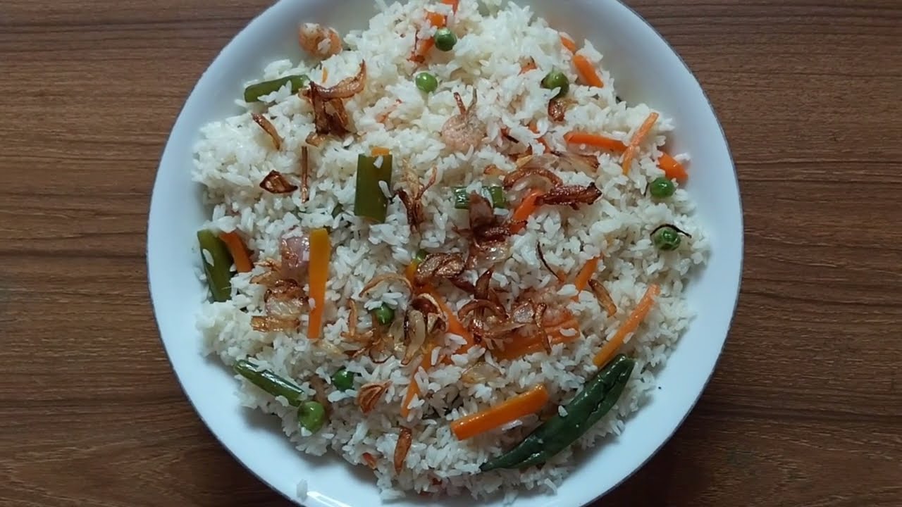 ছুটির দিনগুলোতে পরিবারের সবার পছন্দ অনুযায়ী রান্না করার চেষ্টা করি।
