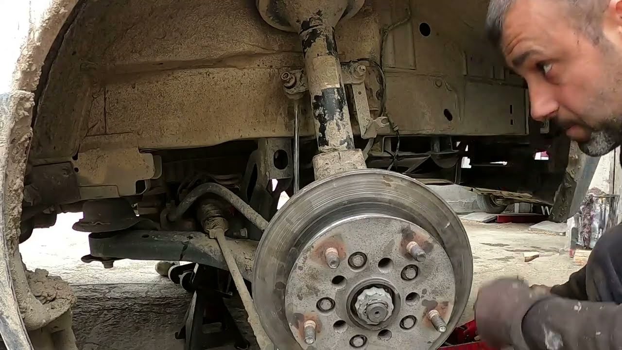 Ford Transit Ön Teker Bilye Dağıtmış Yolda Kalmış / Araç Bu Hale Gelmeden Bakım Yaptırın