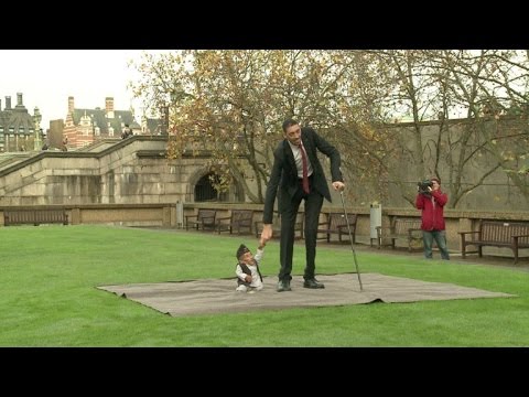 Vídeo: Quem é O Homem Mais Baixo Do Mundo