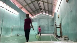 BADMINTON DI GOR 😱