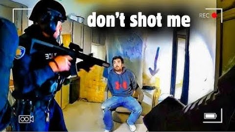 Cops Save Hostages From Killer