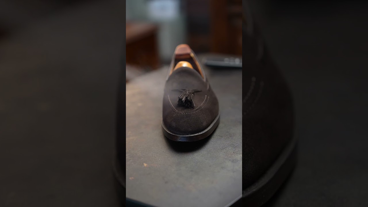 An Edge dressing pen is a convenient way to care for your shoes 