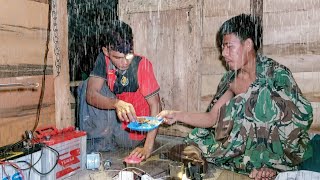 Download Lagu Real kedatangan hujan deras angin gemuru di gubuk shelter bikin badan mati rasa  MP3