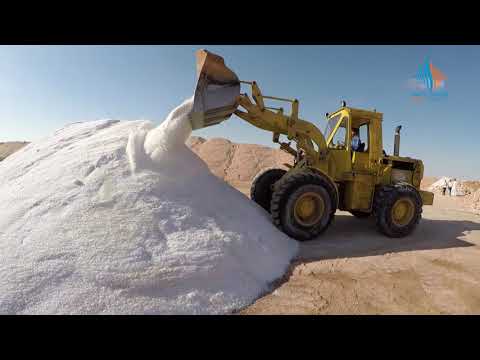 01 استخراج الملح من ملاحات واحة سيوة مصر