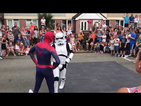 The Best Spiderman & StormTrooper dance off Ever (Boogie Storm)