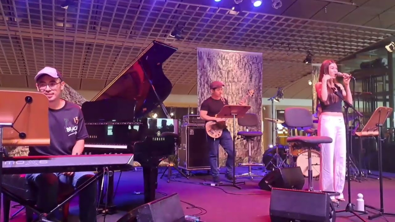 Jordan Wei Trio ft. Charlene Su @ Esplanade Concourse (Say it back)