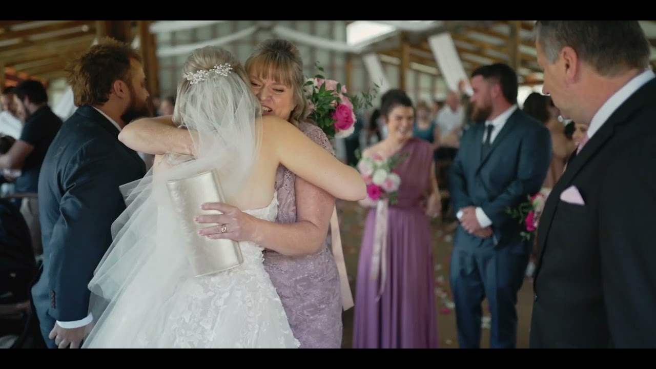 Michael and Melinda | Quarry Farm | Yuneq Wedding Trailer