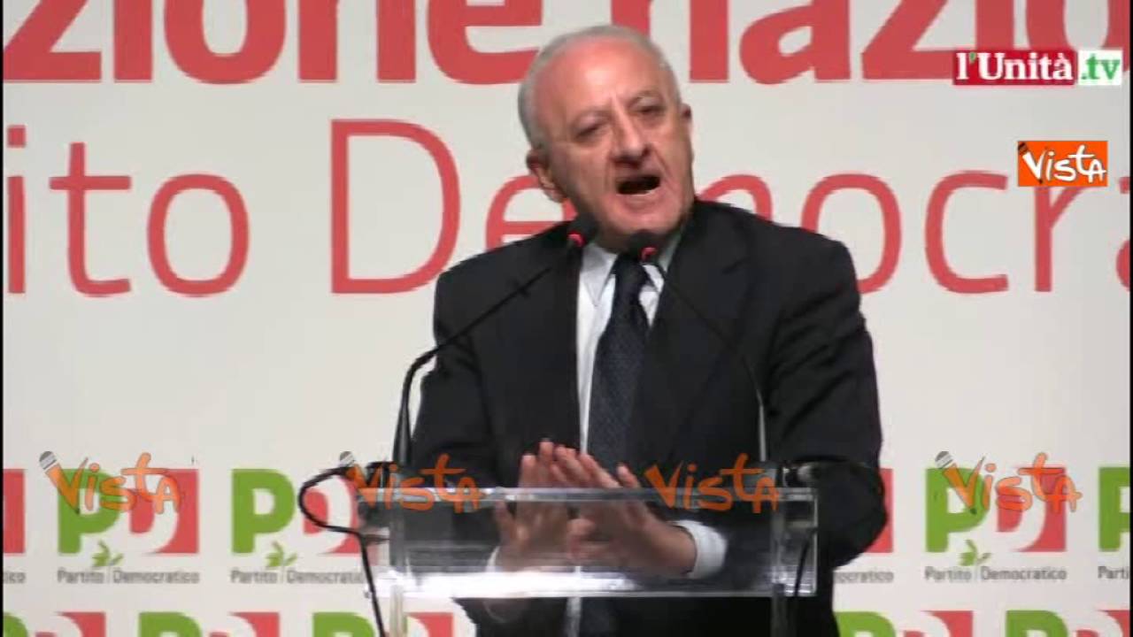 De Luca: "Raggi bambolina imbambolata, a Roma M5S usa il web-Cencelli" - YouTube