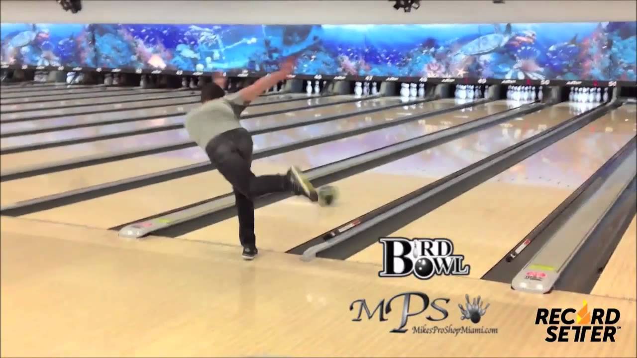 11 Bowling Strikes in One Minute (World Record) YouTube