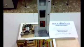 Proyecto con maqueta de un ascensor de 5 plantas controlada por un microcontrolador pic 16f84A