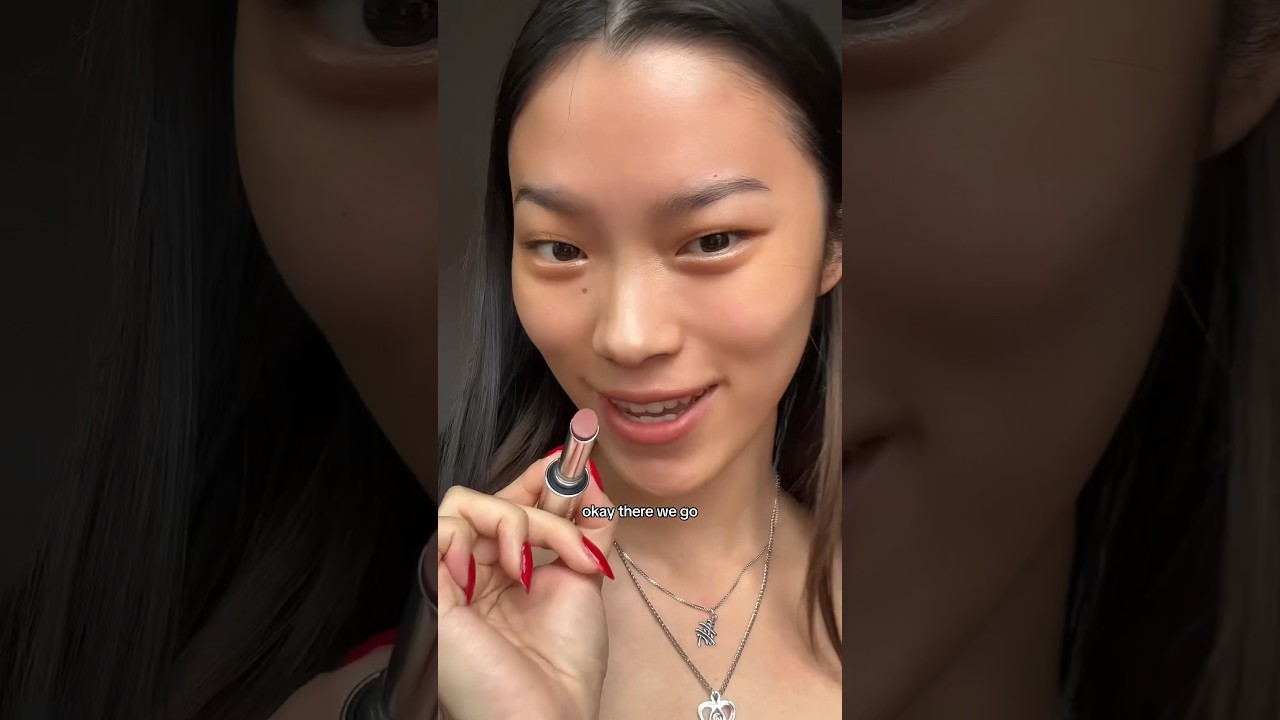 ТЕСТИРОВАНИЕ СТОЙКОЙ К ПОЦЕЛУЯМ ПОМАДЫ😳💋