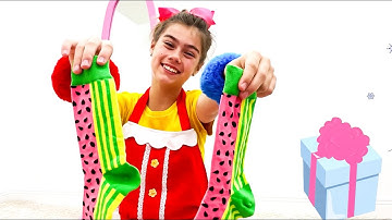 Nastya chơi trong một thẩm mỹ viện dành cho công chúa