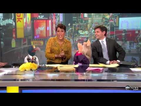 "Muppet Mania on GMA" (4/8) - Miss Piggy and Gonzo live