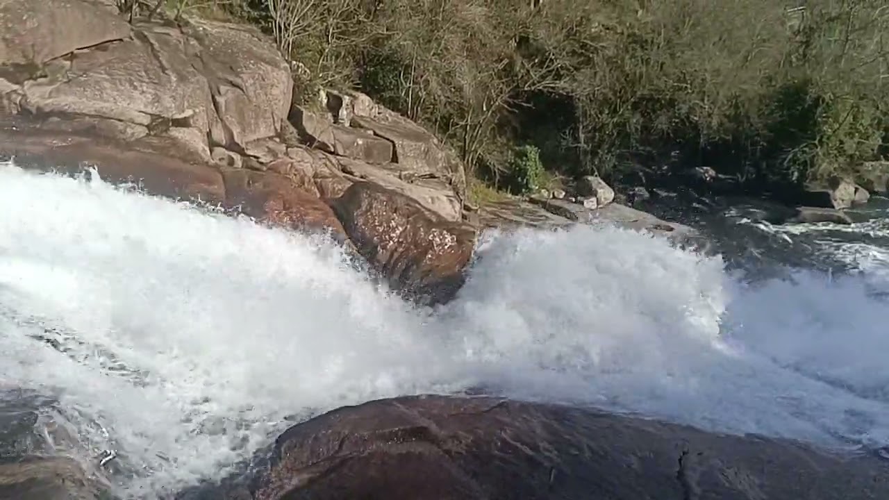 Panadeiro Slide río Umia Galicia. La cascada o Fervenza de Segade Caldas