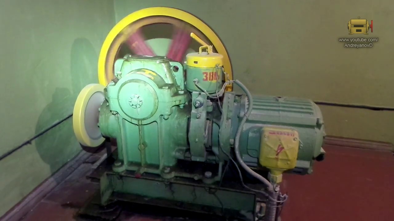 Интересный техэтаж с лифтами и вентиляторами