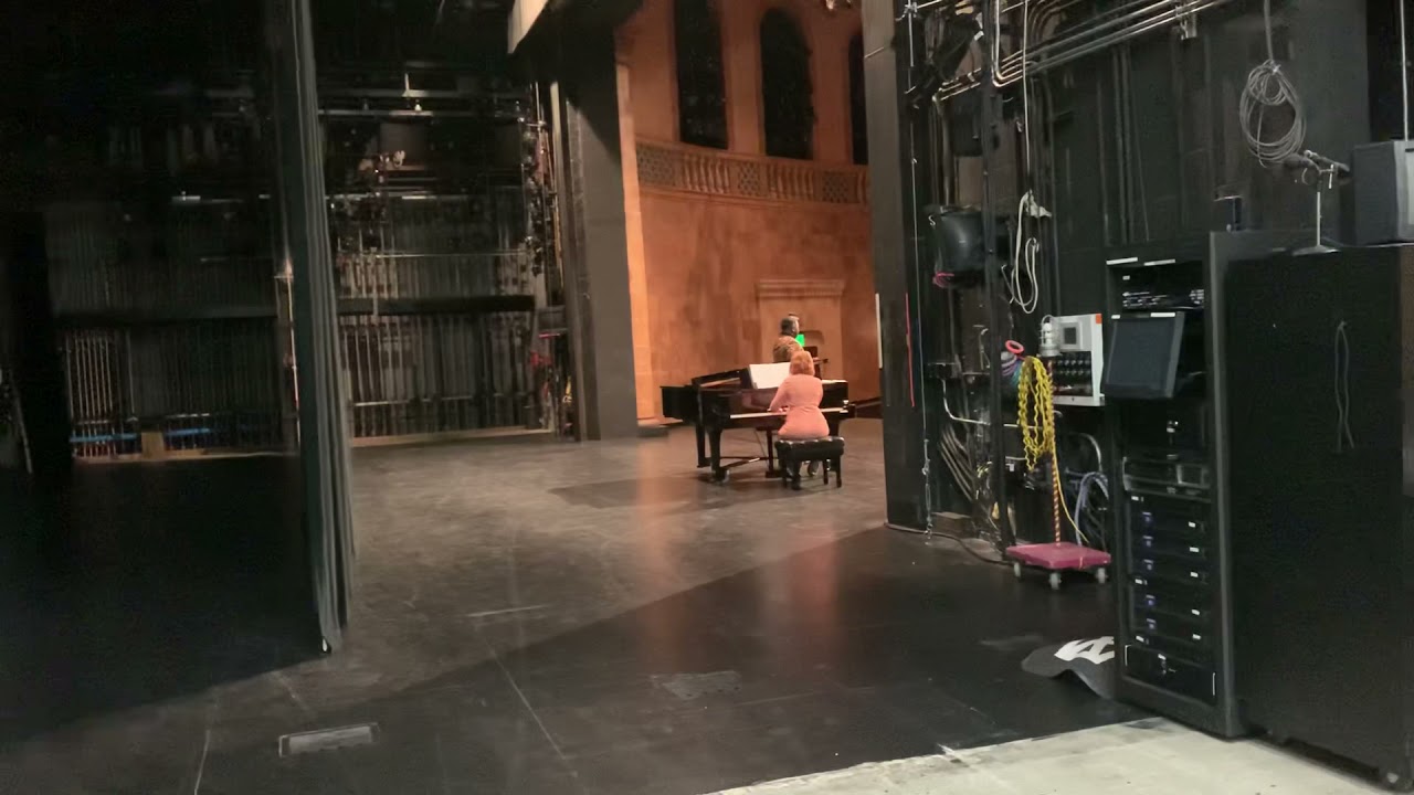 Salut demeure chaste et pure: Leo Williams, Tenor