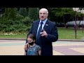 Лукашенко: Держи папу, не пускай его на площадь!