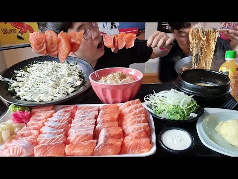 <strong>생연어회</strong> 무한리필! 리필못할 양 주셔서 라면 주먹밥..또 먹었습니다!!