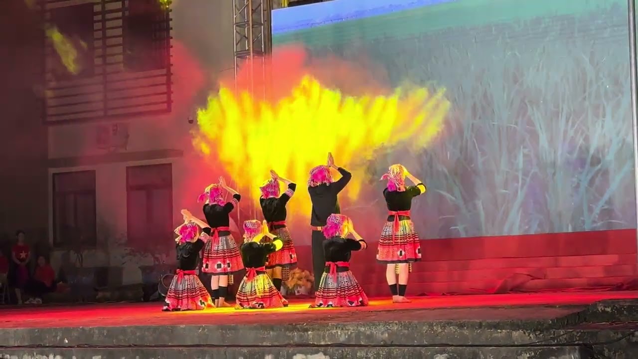 Múa hương lúa bản em