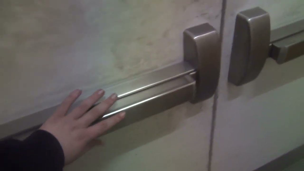 MEI/Otis Hydraulic Freight Elevator (SE-3) @ Fashion Outlets of Chicago - Rosemont, IL