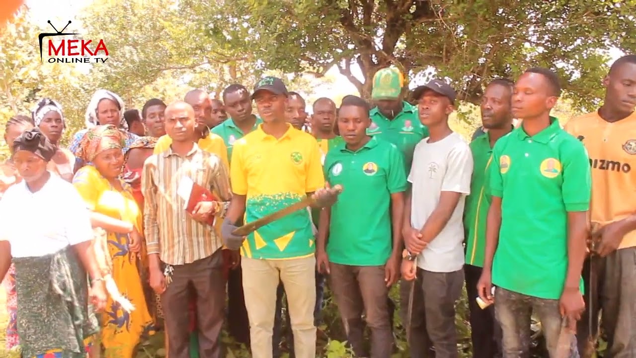 UVCCM NYANTAKARA WAFANYA USAFI ENEO LA KUJENGA ZAHANATI PAMOJA NA MWENYEKITI WA UVCCM WILAYA