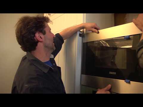 Video: De Oven In De Keuken Plaatsen (22 Foto's): Is Het Mogelijk Om De Oven Boven Of Naast De Vaatwasser Te Plaatsen? Ovenplaats In De Hoek Van De Keuken En Andere Opties