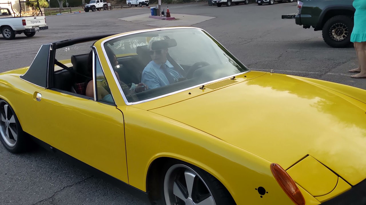 Trace & Trinity in the Porsche 914 for their 2021 Homecoming