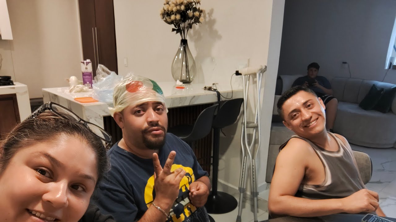 comiendo 😋 y recogiendo la cosina de lucero