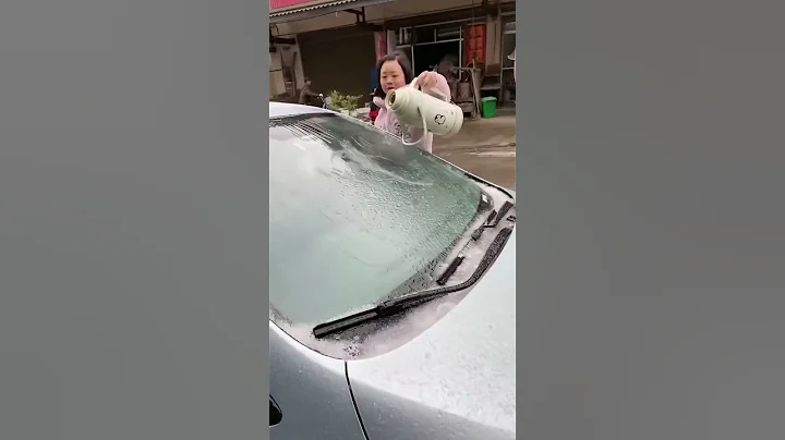 Never pour hot water on a frozen car#car#winter - DayDayNews