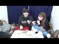 さんこいちのピザを食べてる様子。