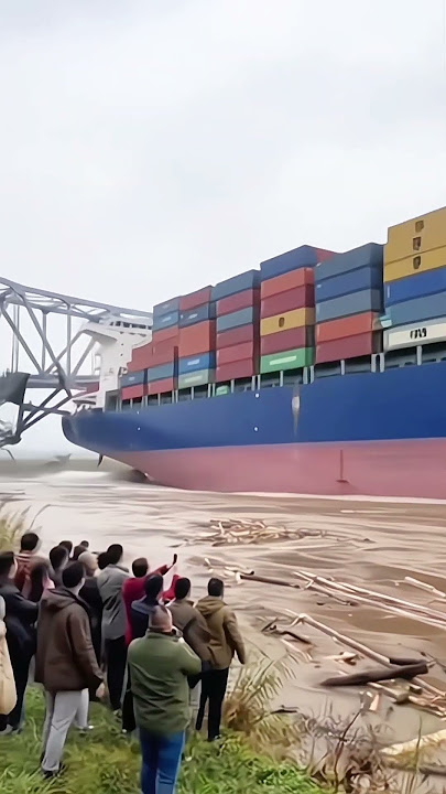 A Cargo Ship Is Dragged by Strong River Currents and Collides With a Bridge Ahead!
