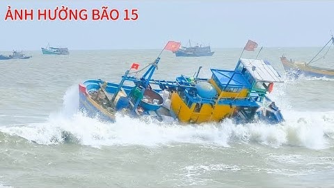 Ảnh Hưởng Bão Số 15 Sóng Lớn Nhấn Xuồng Xém Chìm Khi Vào Cửa LaGi