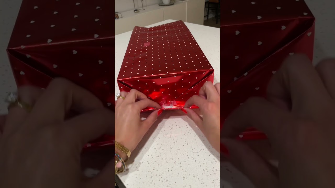 Valentine’s Day wrapping 💘💌❤️ 🎁 