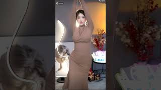 迷人的黎闪电20230207070422
