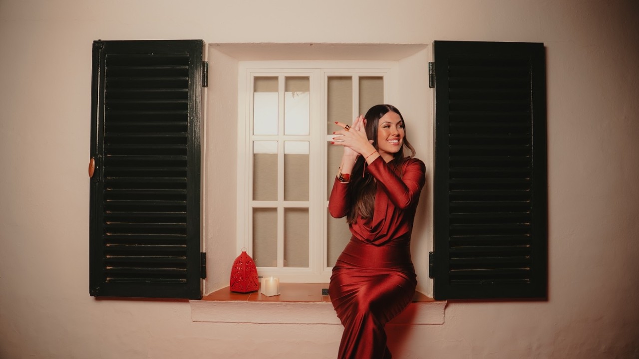 Watch Paula Díez - Mi Navidad (Videoclip Oficial) on YouTube Watch Paula Díez - Mi Navidad (Videoclip Oficial) on YouTube