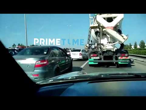 Aeroport yolunda film kimi QƏZA - Beton qarışdıran və 4 maşın...