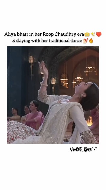 Aliya bhatt as Roop..👑😫.....#aliyabhatt#kalank#gharmorepardesia#bollywood#edit