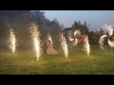 Парковый фейерверк: холодные фонтаны, горящее сердце, крутящиеся ...