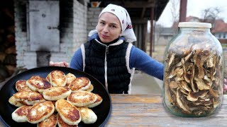 VILLAGE DINNER with WILD MUSHROOMS. Cooking traditional MUSHROOM SOUP and wonderful potato dish