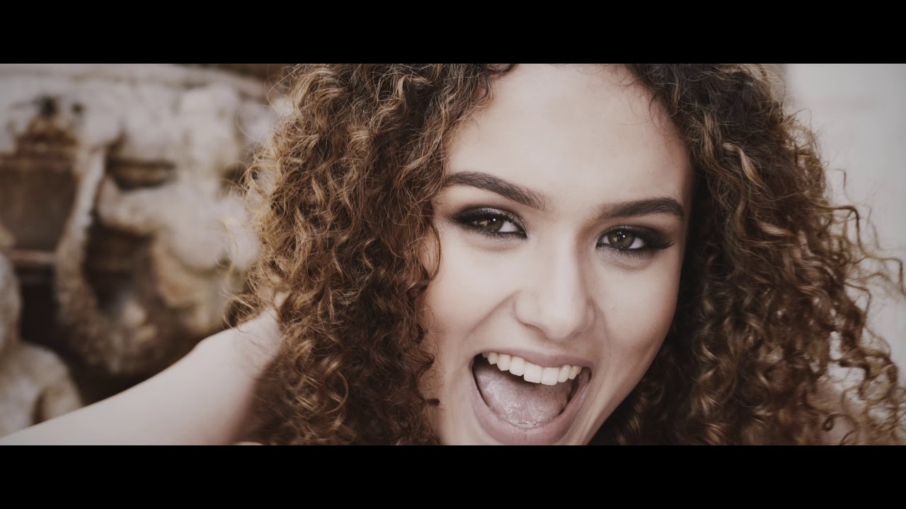 Giuliana _ Un poquito cantas (official Videoclip) YouTube