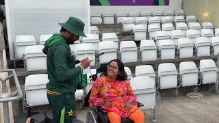 Memories made in Headingley: Players interact with a special supporter of the Pakistan team screenshot 1