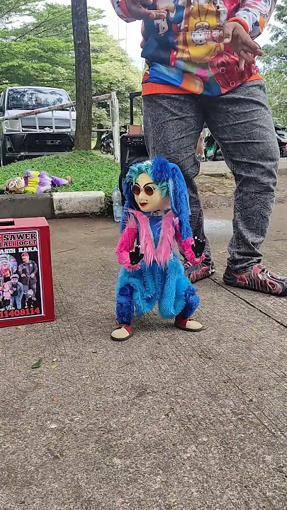 Asyiknya boneka  tali goyang