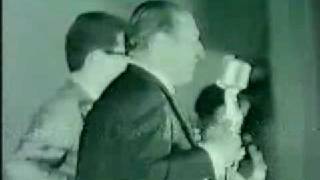 Video thumbnail of "Mohammed Rafi Performing Live - Mujhe Duniya Walo Sharaabi Na - www.mohammedrafinet.com"