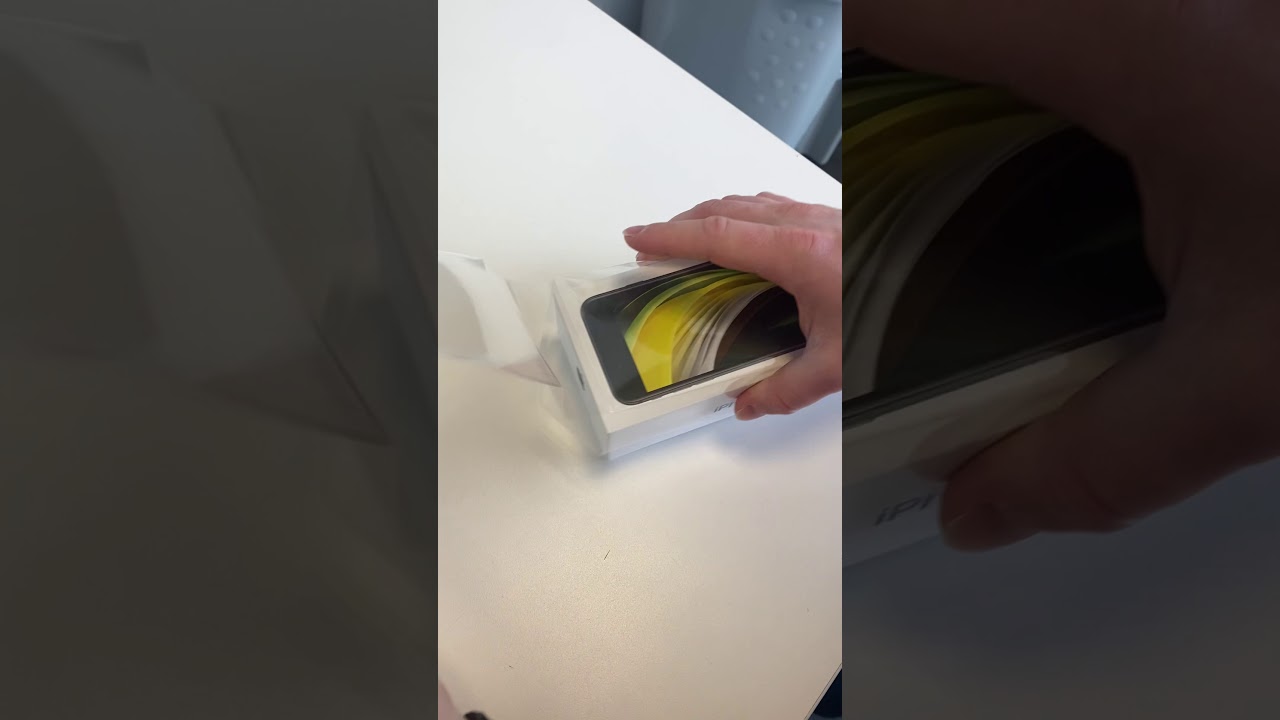 Short Apple iPhone SE2 2020 unboxing
